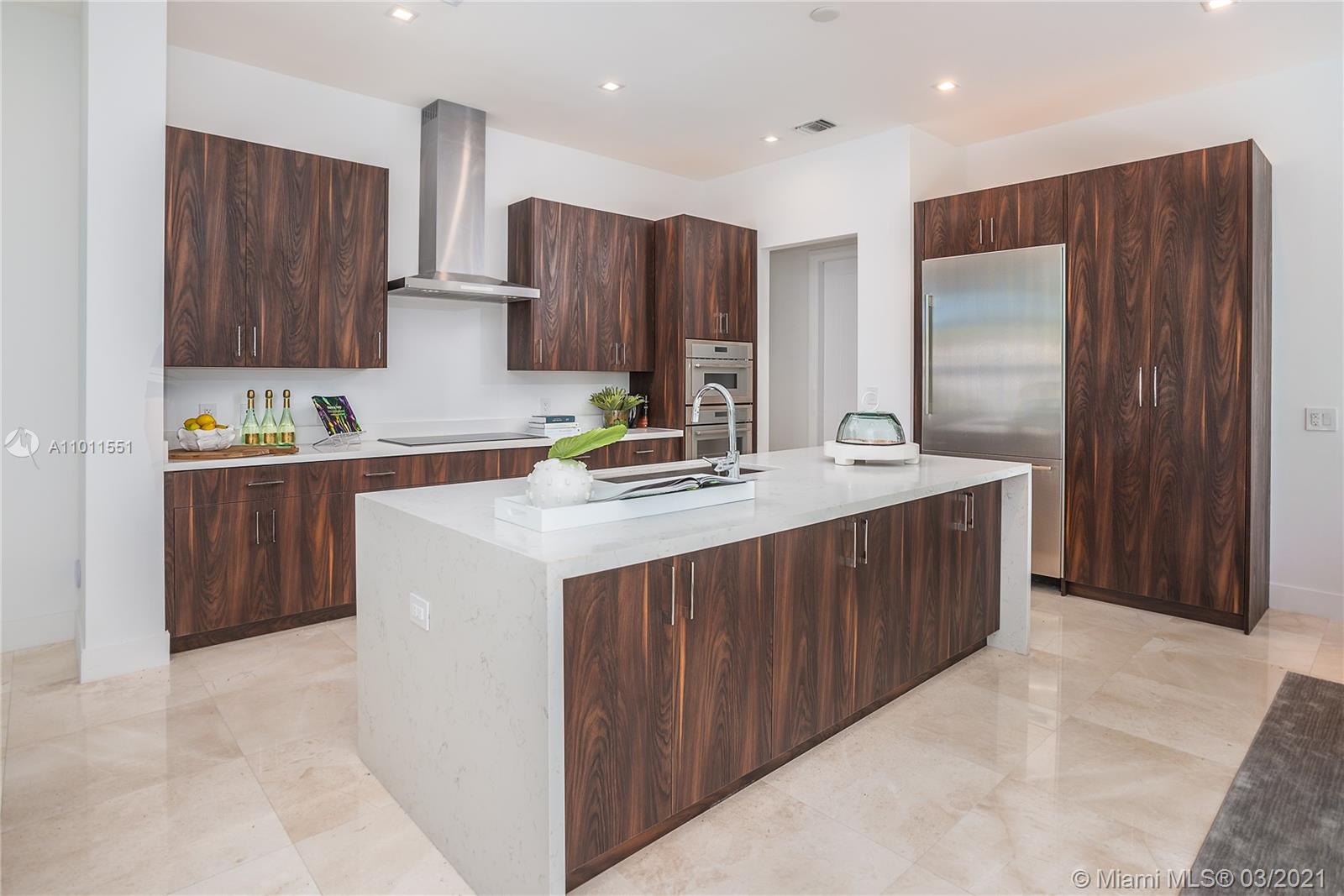 See details / 4359 sq. ft. $ 2021-03-11 0 Photo