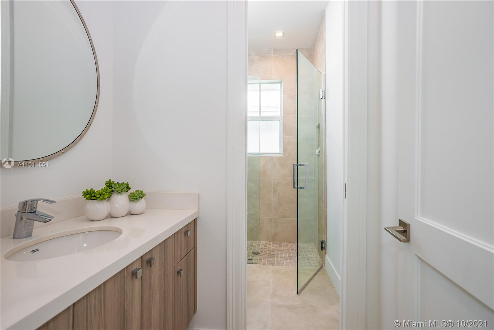See details / 4359 sq. ft. $ 2021-03-11 0 Photo