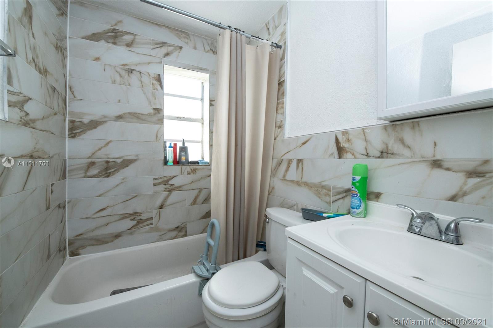 See details / 1752 sq. ft. $ 2021-03-11 0 Photo