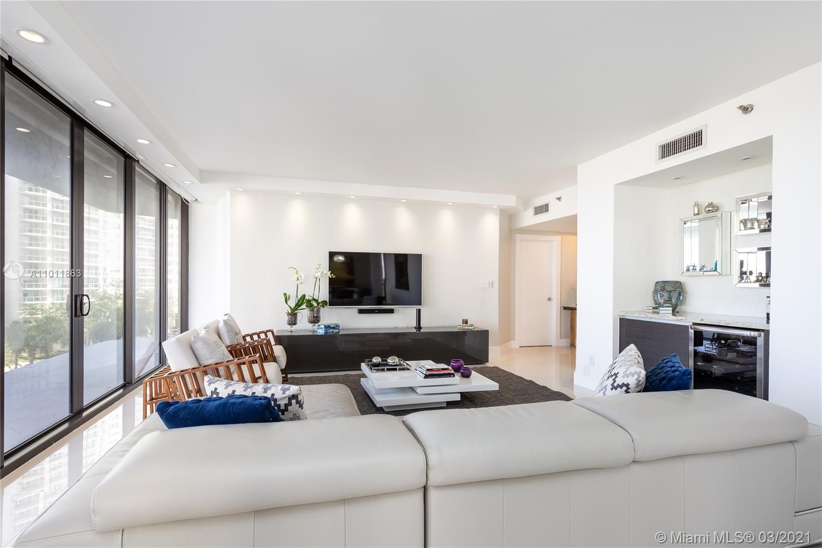 Photo of 20281 Country Club Dr #402, Aventura, Florida, 33180 - Dinning Room