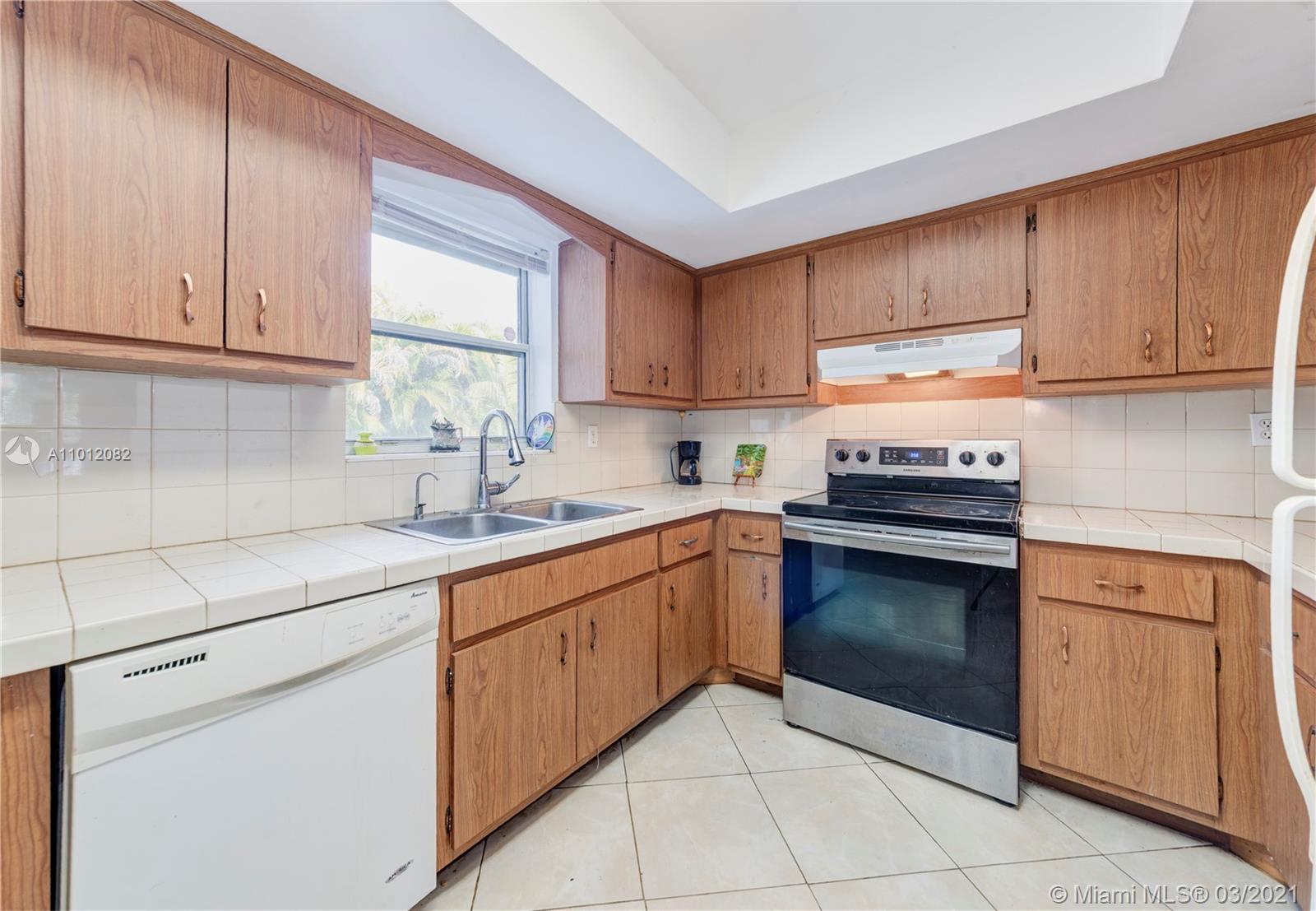 See details / 2805 sq. ft. $ 2021-03-12 0 Photo