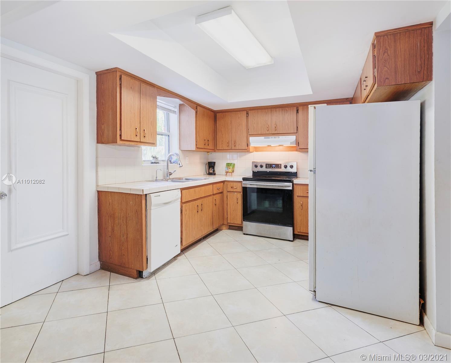 See details / 2805 sq. ft. $ 2021-03-12 0 Photo