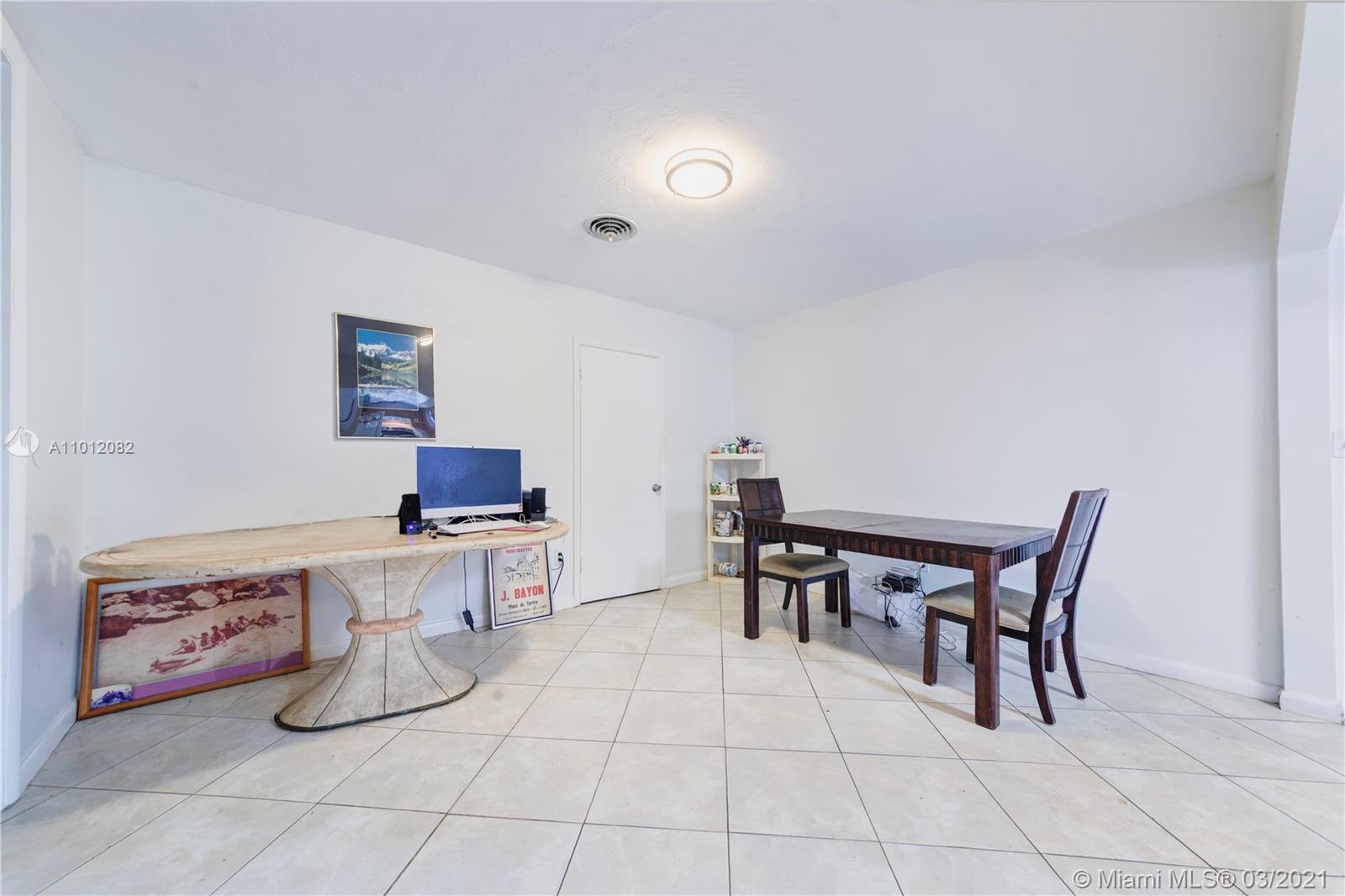 See details / 2805 sq. ft. $ 2021-03-12 0 Photo