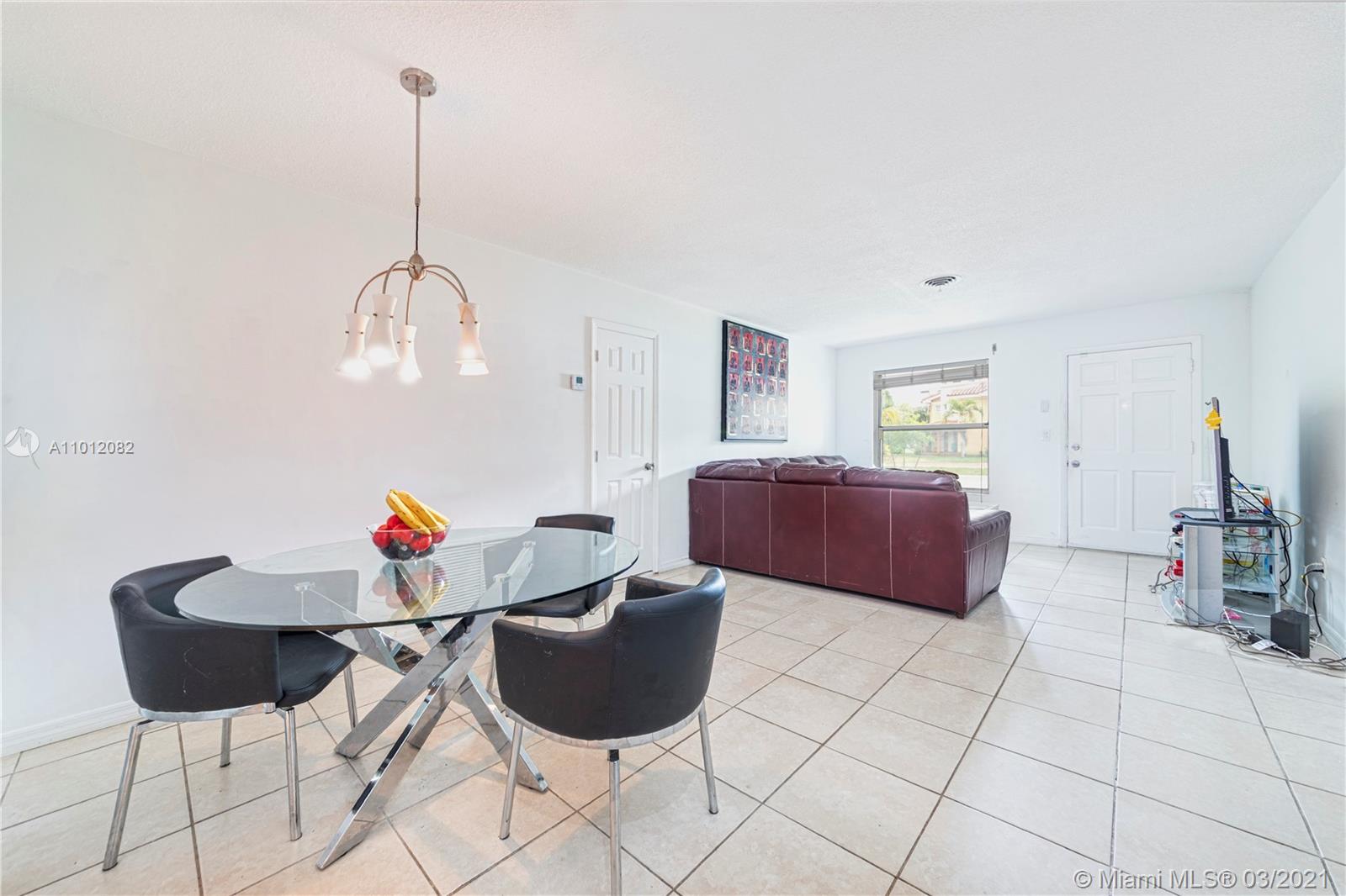 See details / 2805 sq. ft. $ 2021-03-12 0 Photo