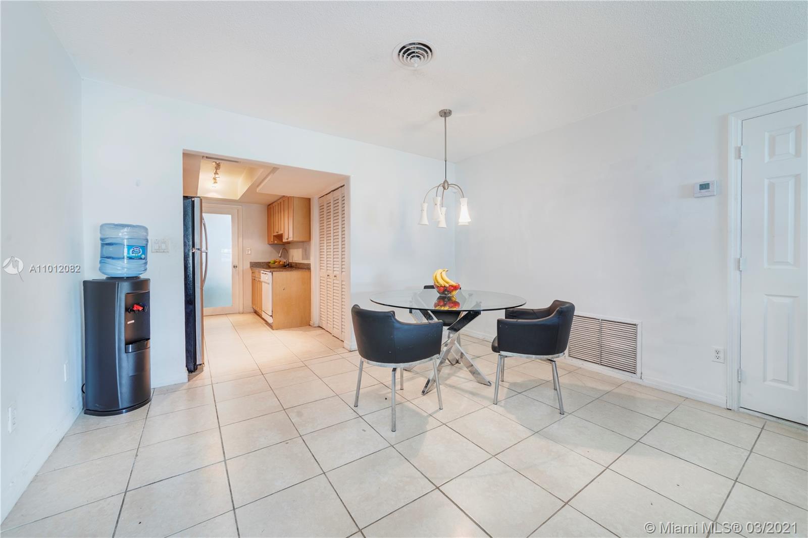 See details / 2805 sq. ft. $ 2021-03-12 0 Photo