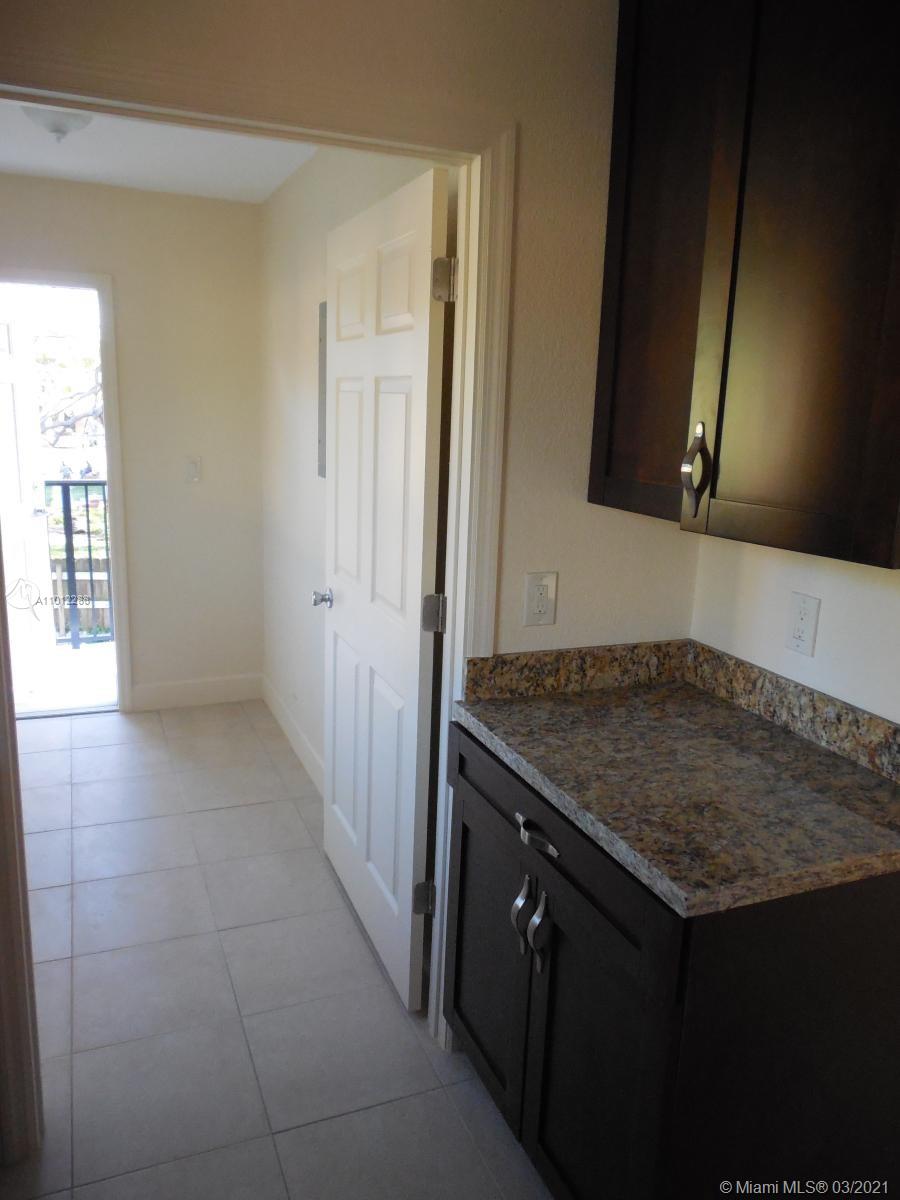 See details / 2436 sq. ft. $ 2021-03-15 0 Photo