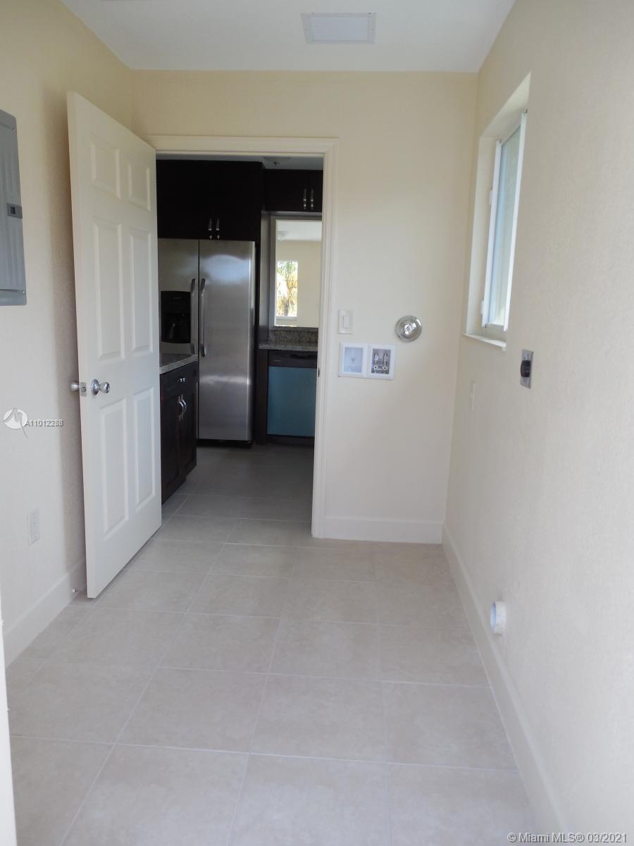 See details / 2436 sq. ft. $ 2021-03-15 0 Photo
