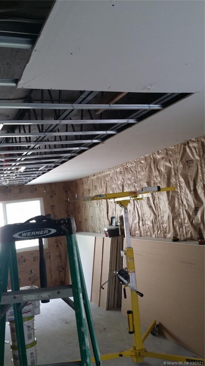 See details / 2436 sq. ft. $ 2021-03-15 0 Photo