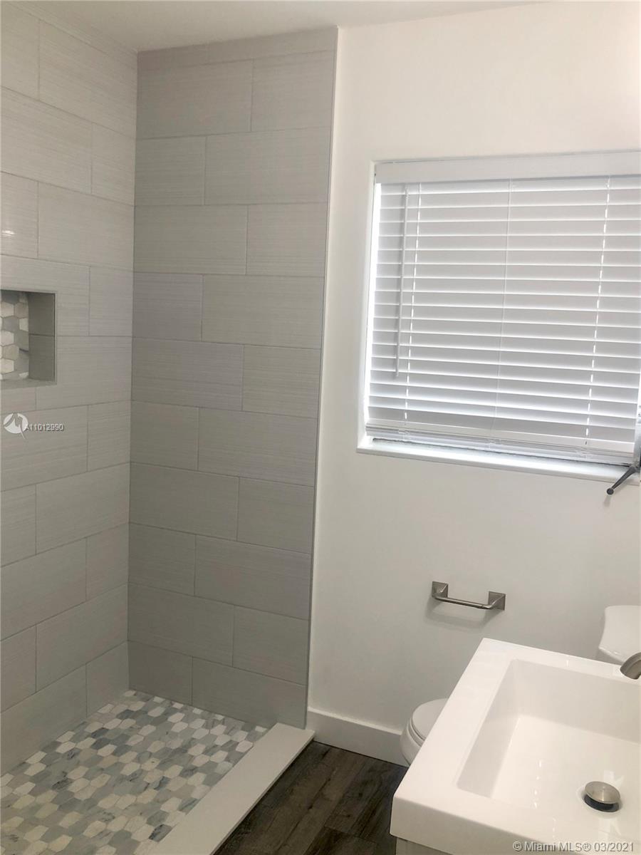 See details / 1721 sq. ft. $ 2021-03-15 0 Photo