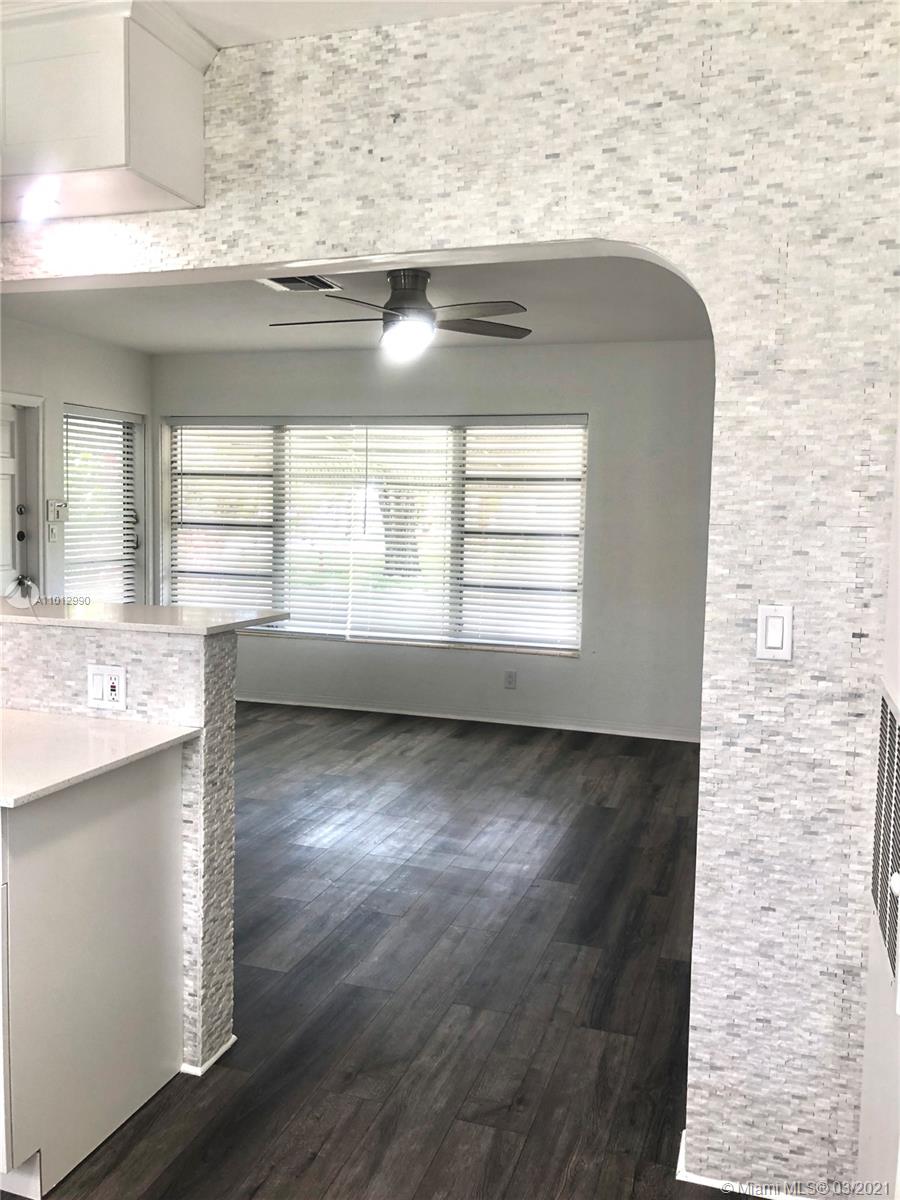 See details / 1721 sq. ft. $ 2021-03-15 0 Photo