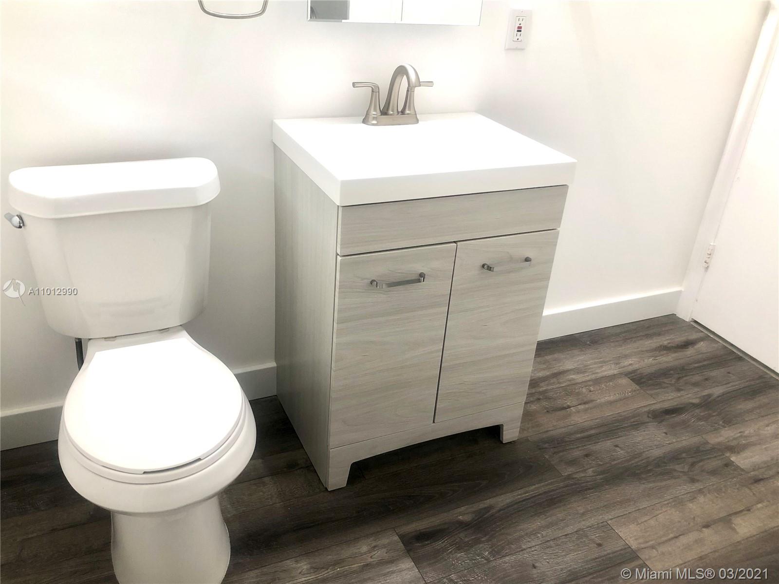 See details / 1721 sq. ft. $ 2021-03-15 0 Photo