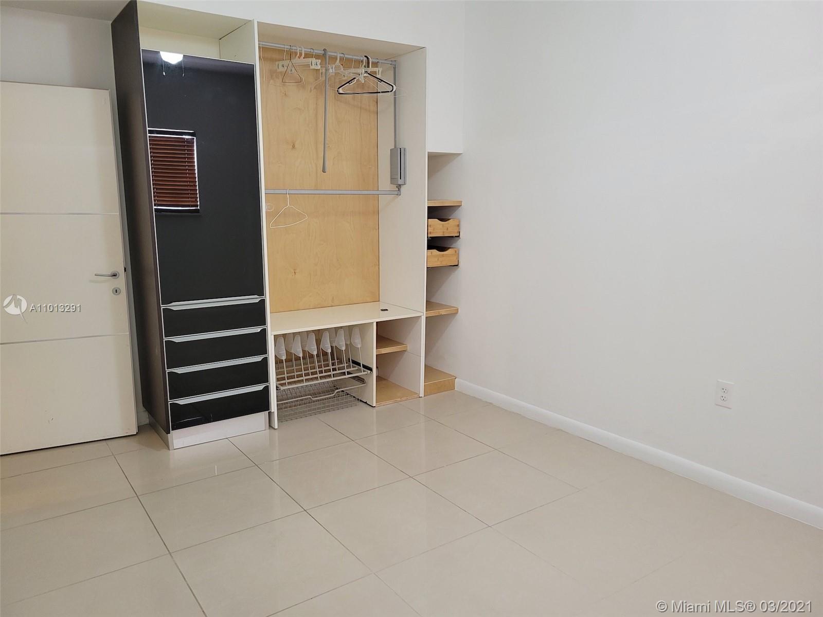 Ver detalles / 2553 sq. ft. $ 2021-03-15 0 foto