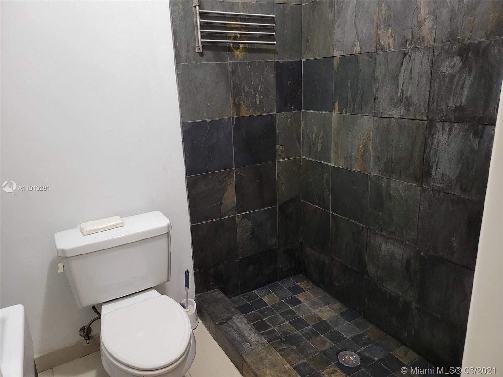 Ver detalles / 2553 sq. ft. $ 2021-03-15 0 foto