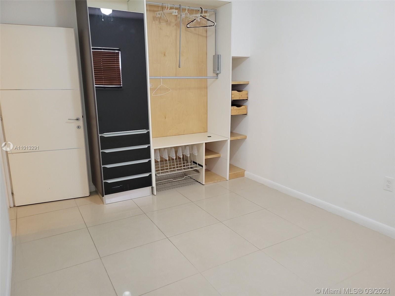 Ver detalles / 2553 sq. ft. $ 2021-03-15 0 foto