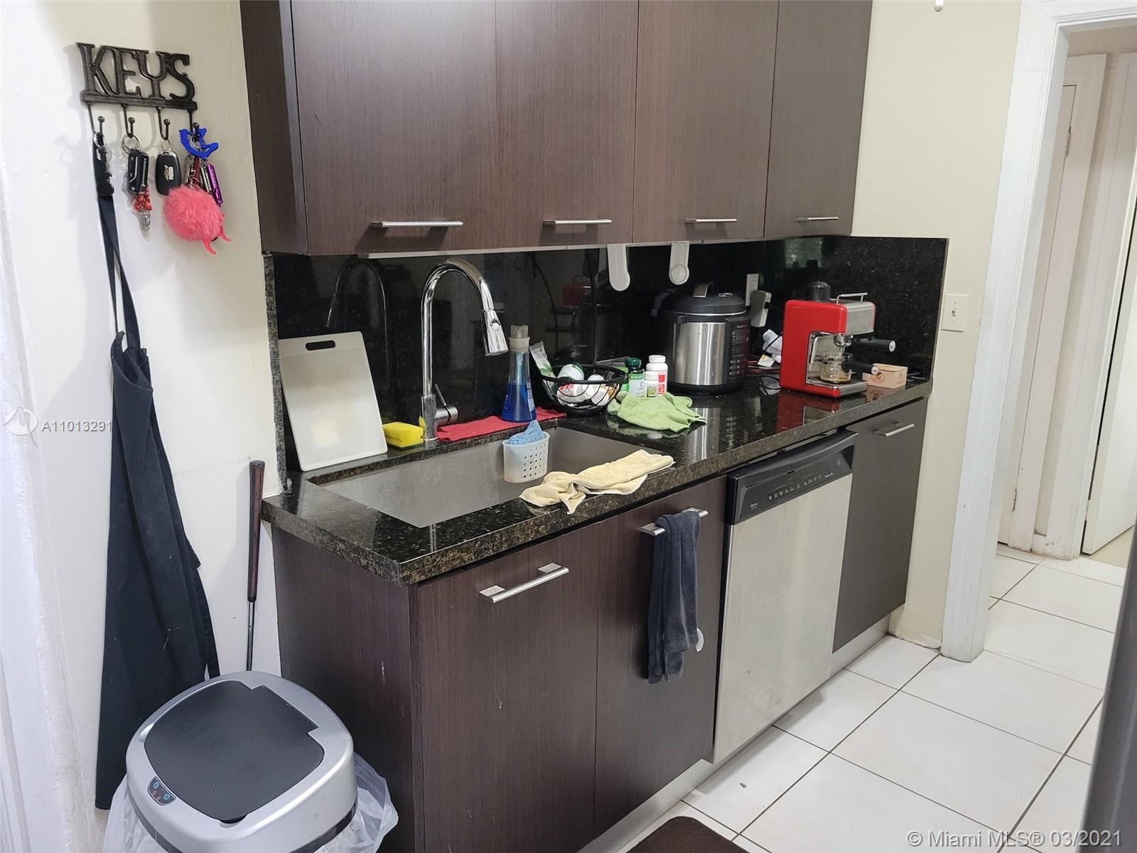 Ver detalles / 2553 sq. ft. $ 2021-03-15 0 foto