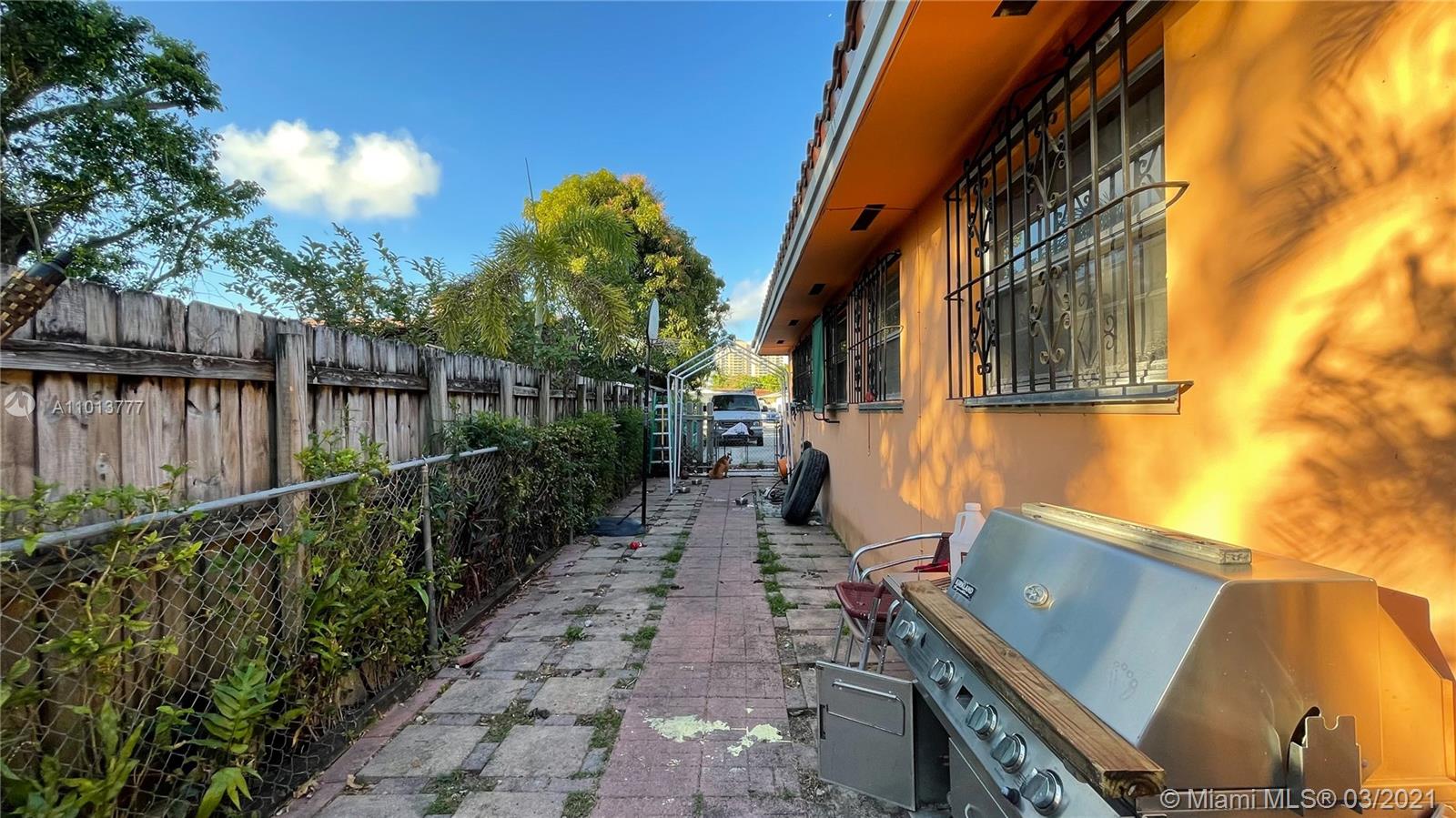 See details / 2427 sq. ft. $ 2021-03-16 0 Photo