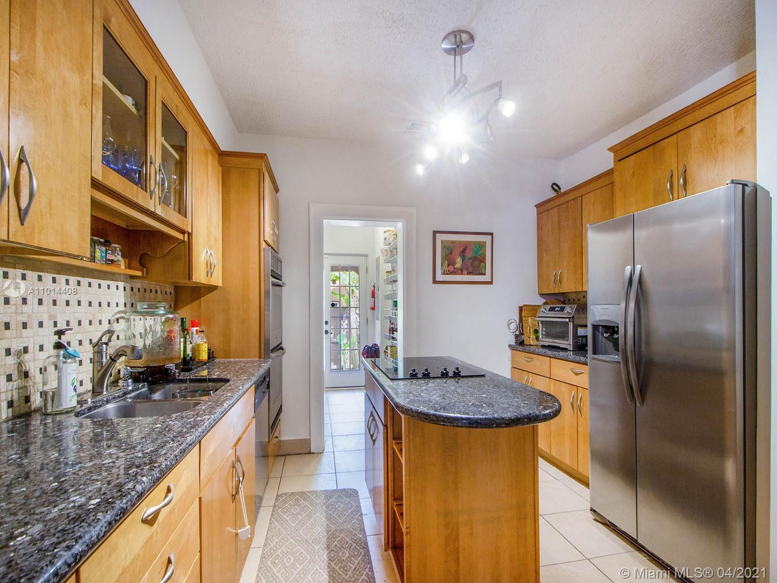 See details / 3572 sq. ft. $ 2021-03-17 0 Photo