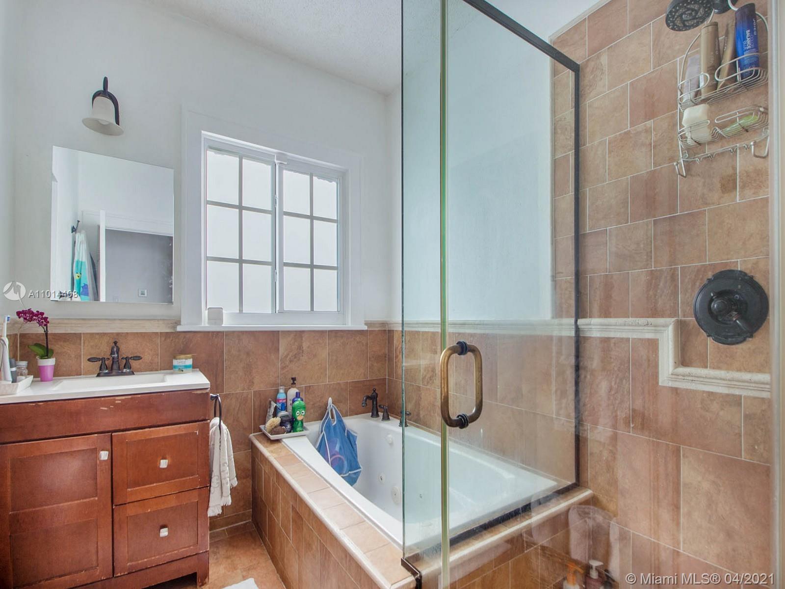 See details / 3572 sq. ft. $ 2021-03-17 0 Photo