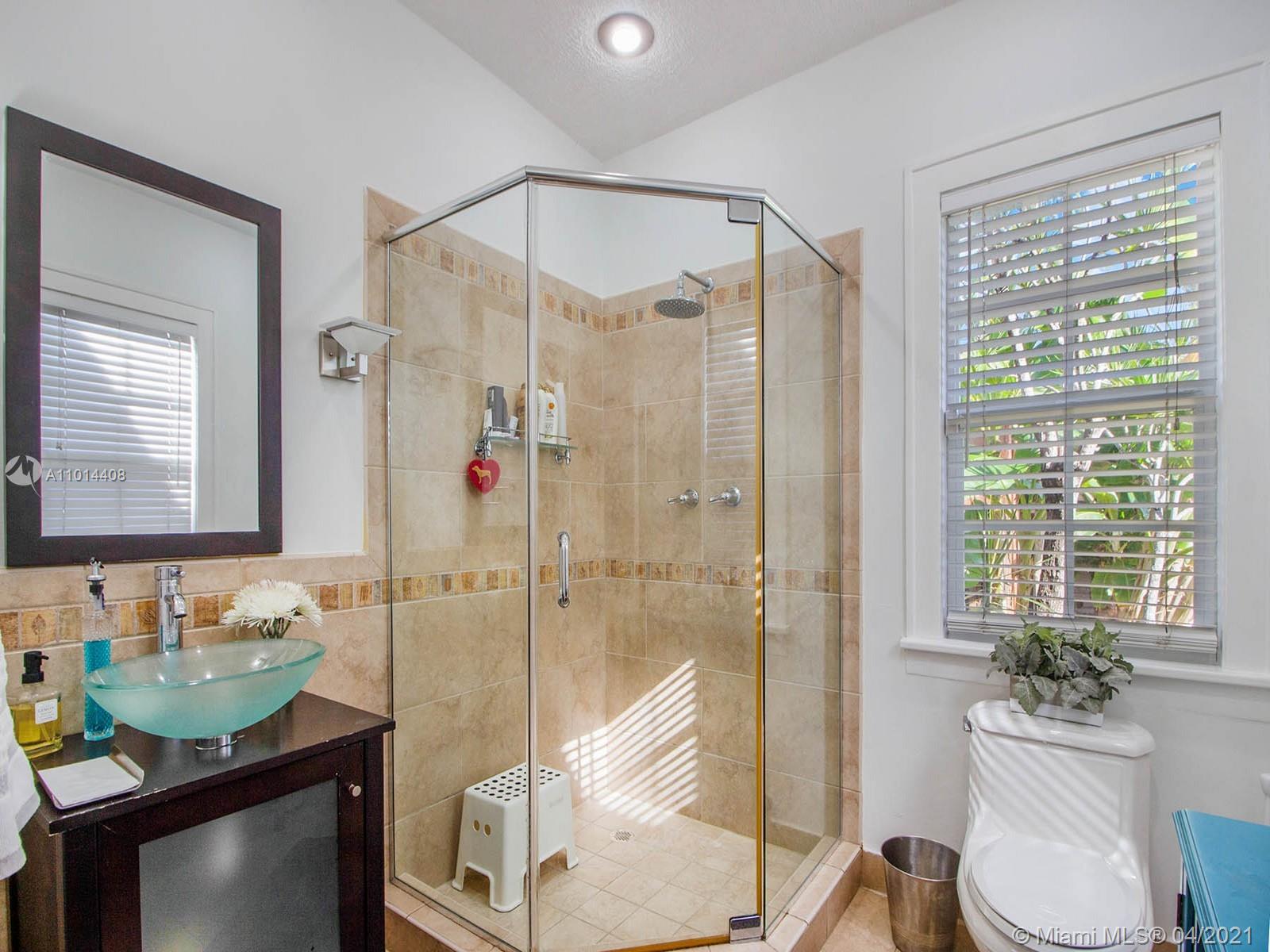 See details / 3572 sq. ft. $ 2021-03-17 0 Photo