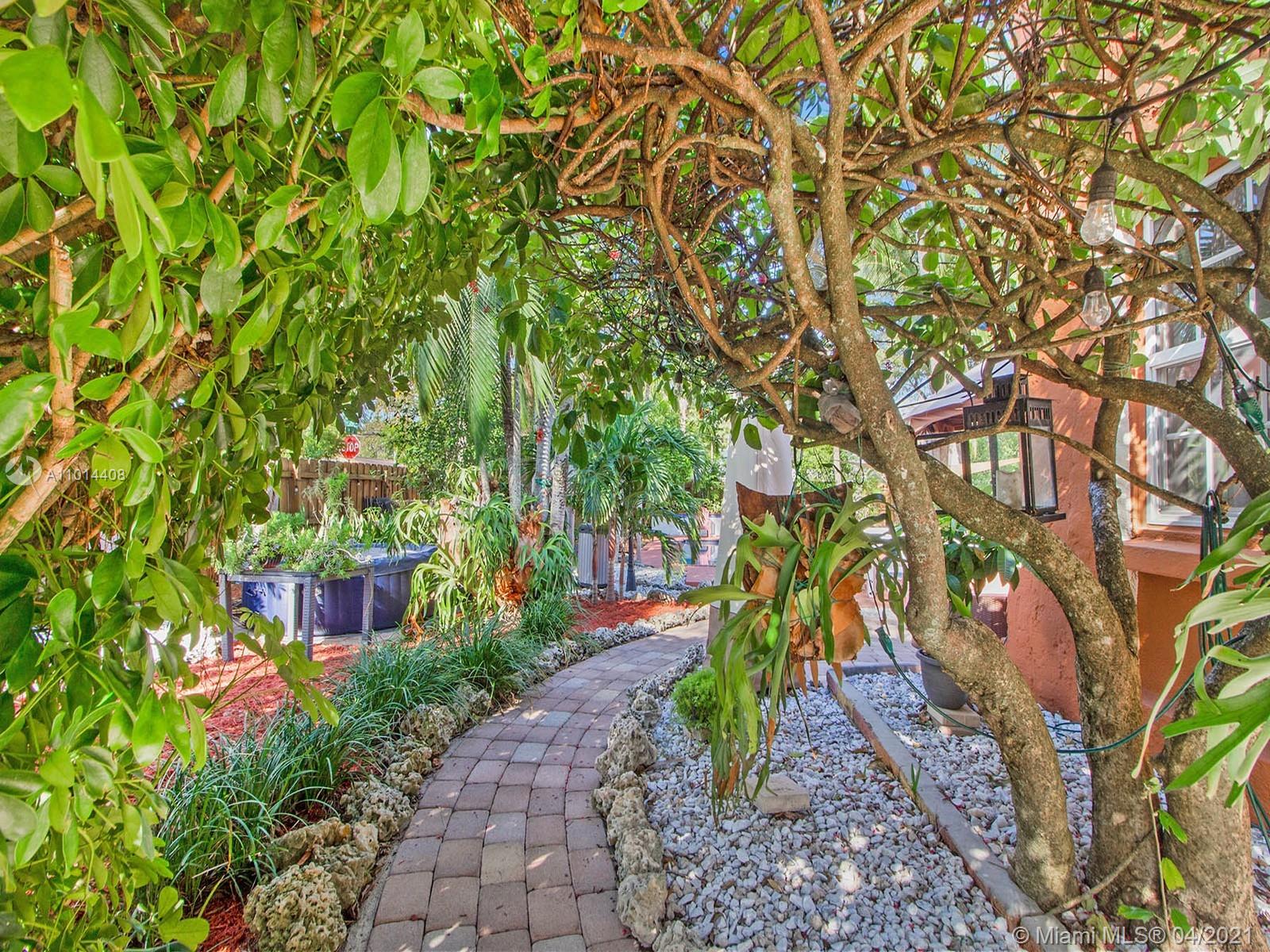 See details / 3572 sq. ft. $ 2021-03-17 0 Photo