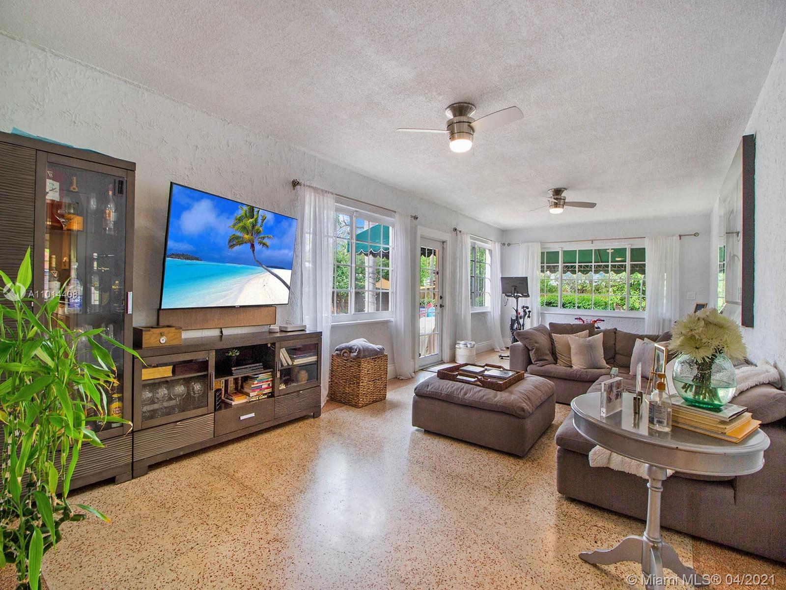 See details / 3572 sq. ft. $ 2021-03-17 0 Photo
