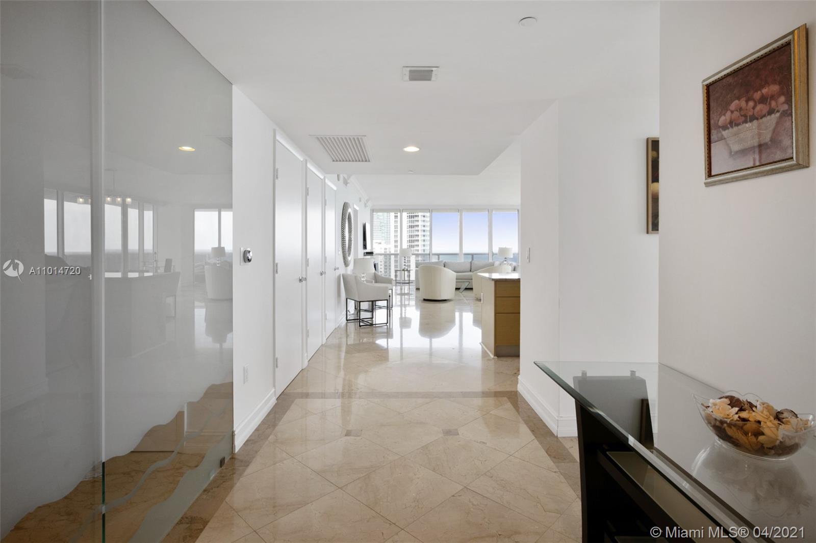See details 1601 3 / 3 2065 sq. ft. $ 2021-03-26 0 Photo