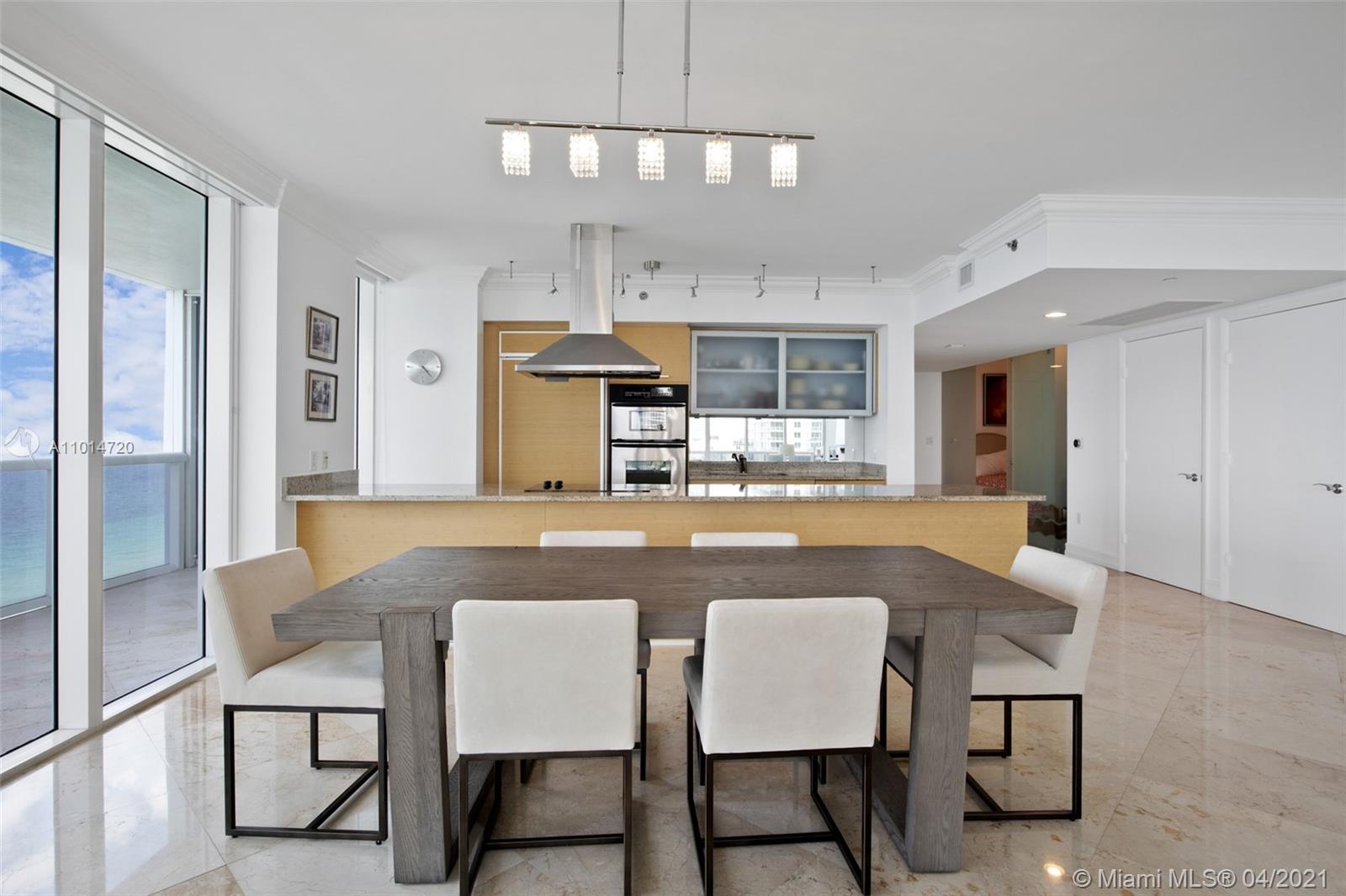 See details 1601 3 / 3 2065 sq. ft. $ 2021-03-26 0 Photo