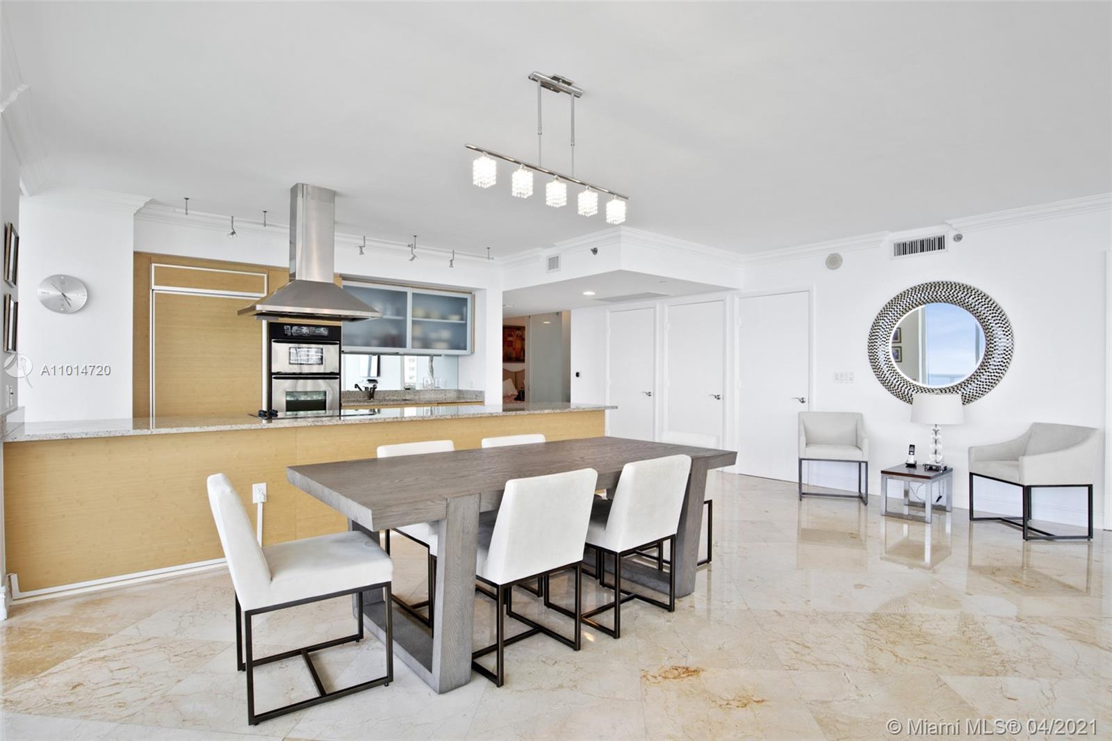 See details 1601 3 / 3 2065 sq. ft. $ 2021-03-26 0 Photo