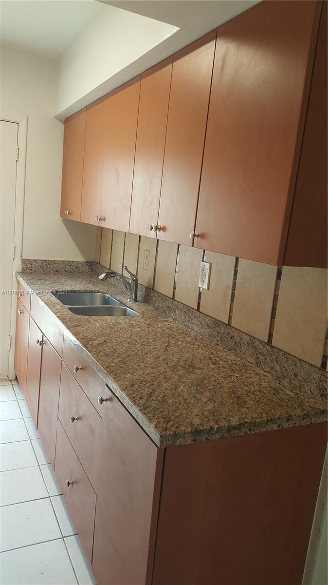 See details / 3423 sq. ft. $ 2021-03-20 0 Photo