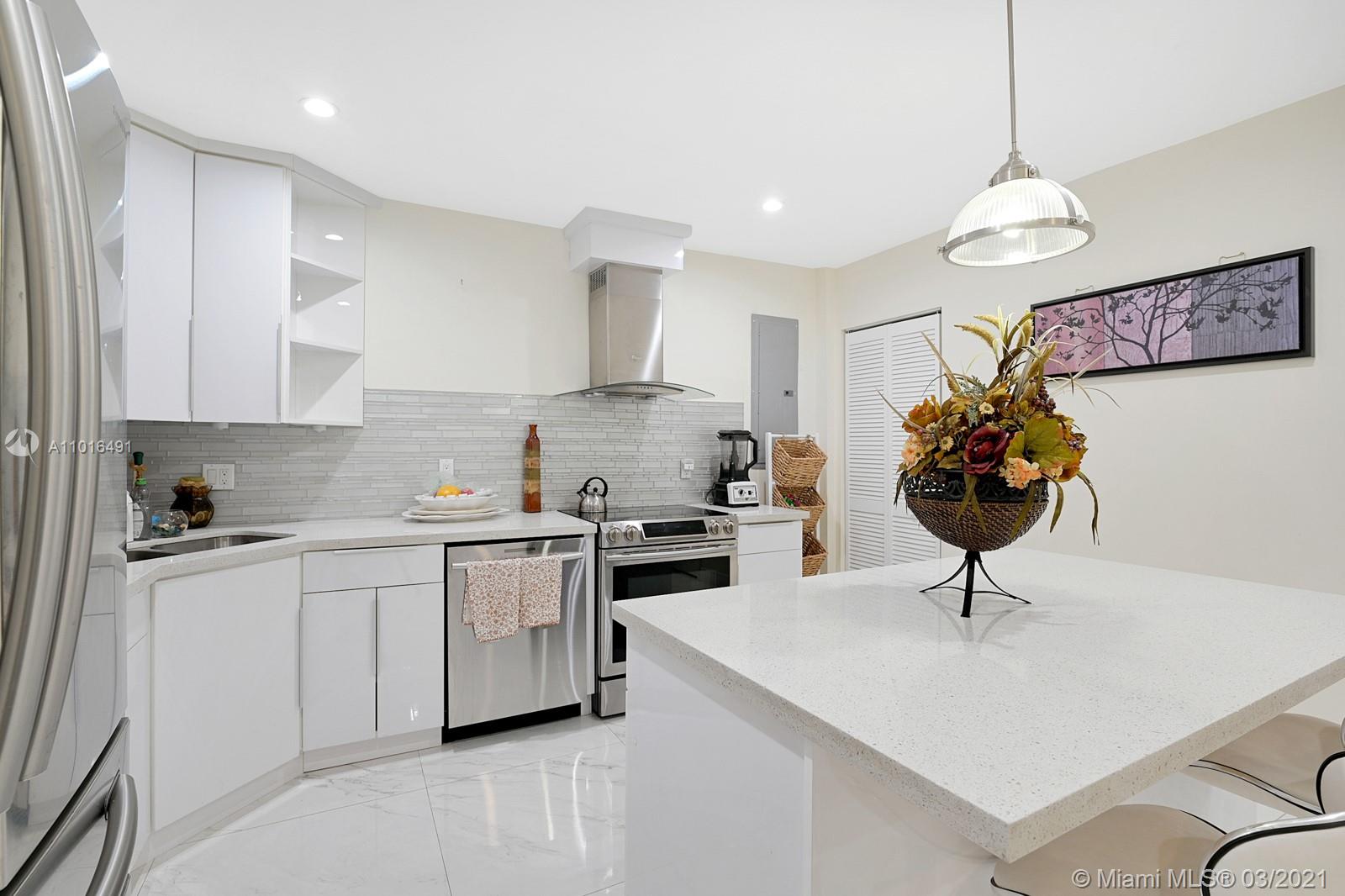 See details / 6286 sq. ft. $ 2021-03-22 0 Photo
