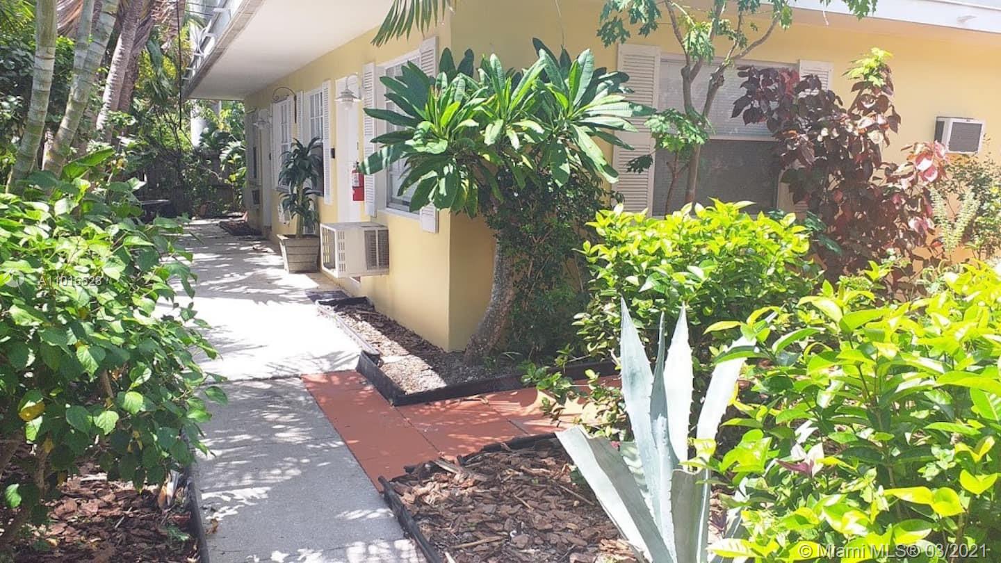 See details / 2413 sq. ft. $ 2021-03-22 0 Photo