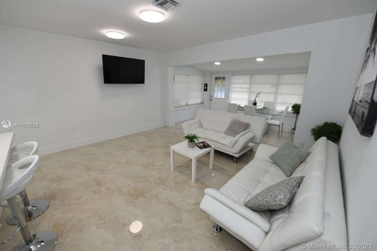See details / 2413 sq. ft. $ 2021-03-22 0 Photo