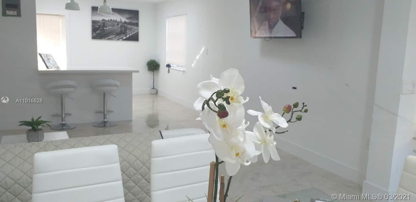 See details / 2413 sq. ft. $ 2021-03-22 0 Photo