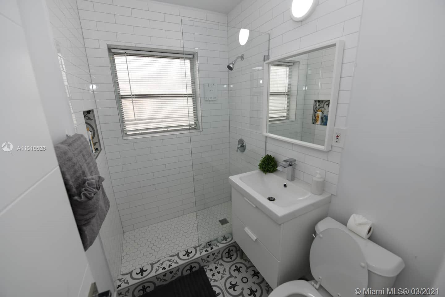 See details / 2413 sq. ft. $ 2021-03-22 0 Photo