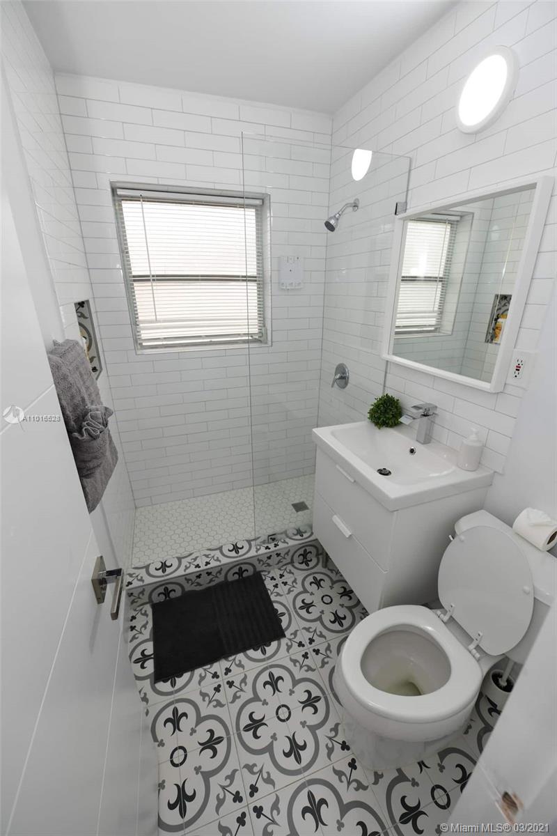 See details / 2413 sq. ft. $ 2021-03-22 0 Photo