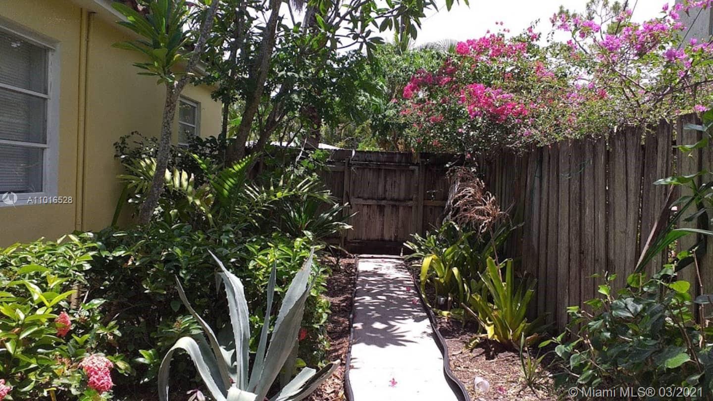 See details / 2413 sq. ft. $ 2021-03-22 0 Photo
