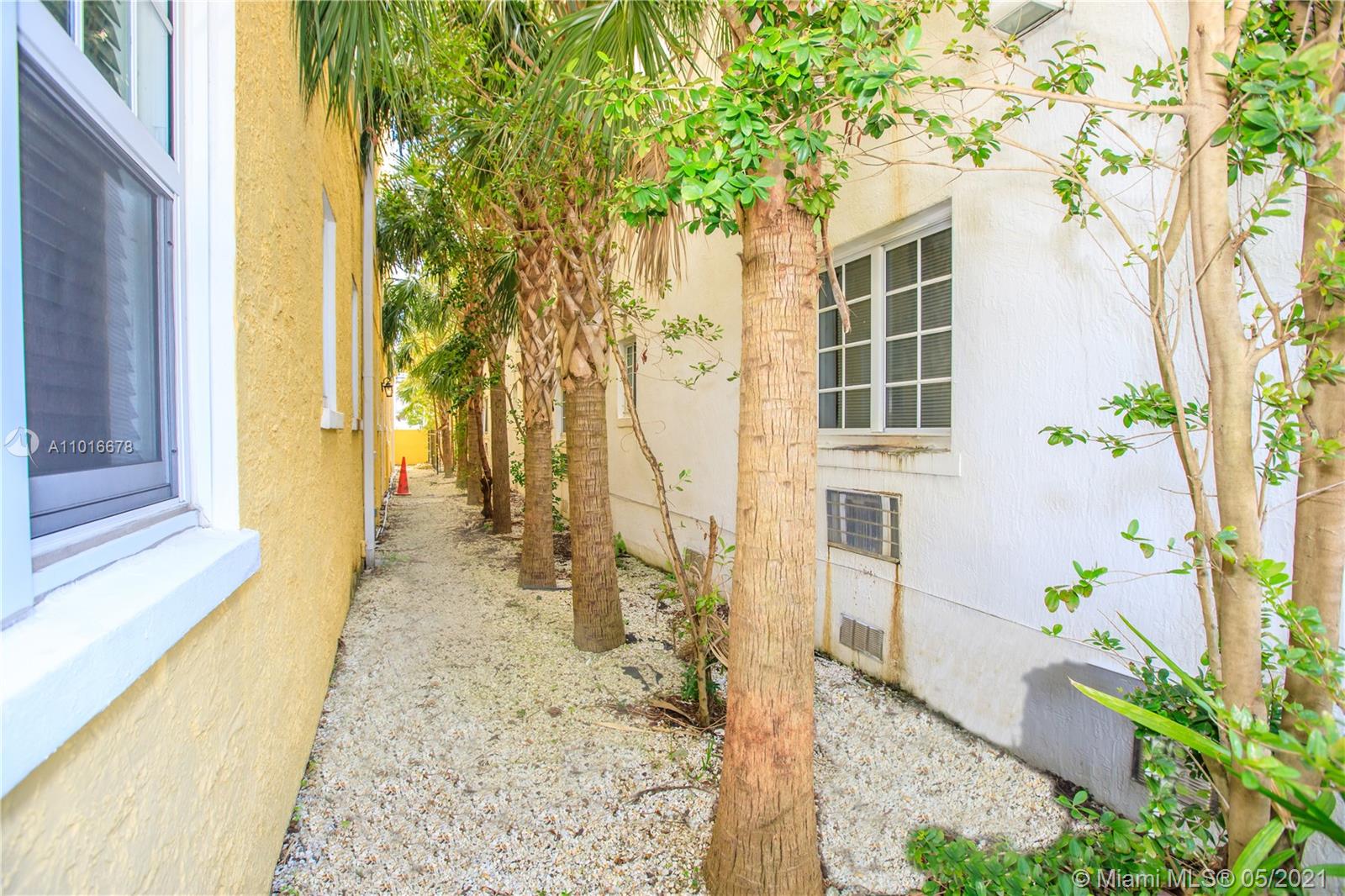 See details / 8219 sq. ft. $ 2021-03-22 0 Photo