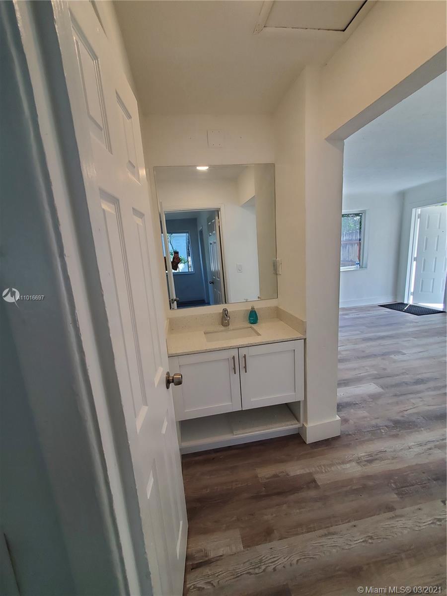 See details / 1420 sq. ft. $ 2021-03-22 0 Photo