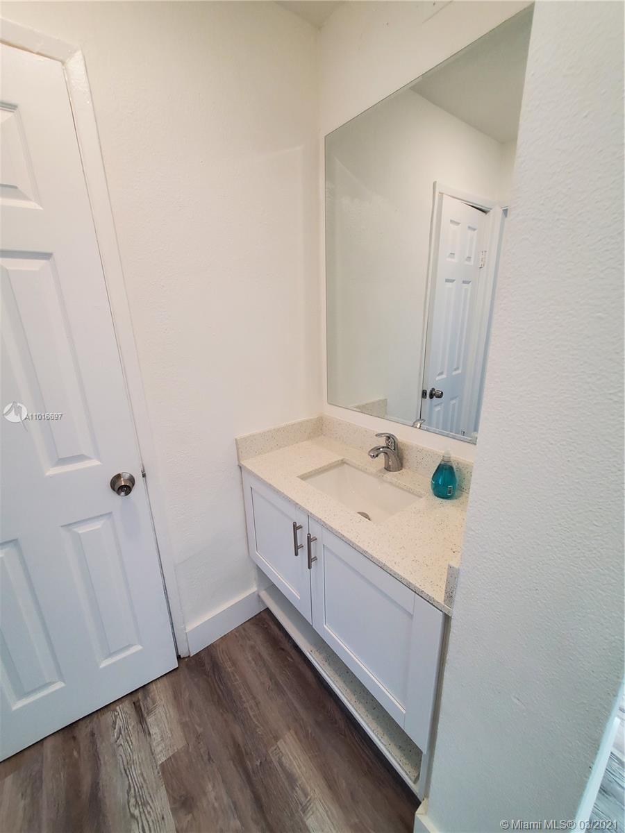 See details / 1420 sq. ft. $ 2021-03-22 0 Photo
