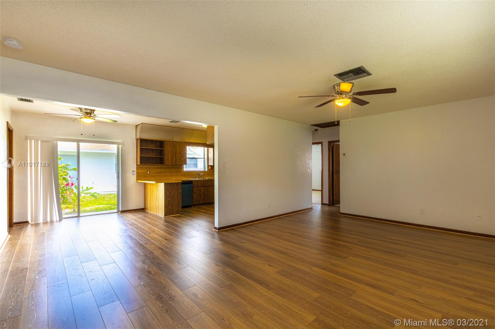See details / 2310 sq. ft. $ 2021-03-23 0 Photo