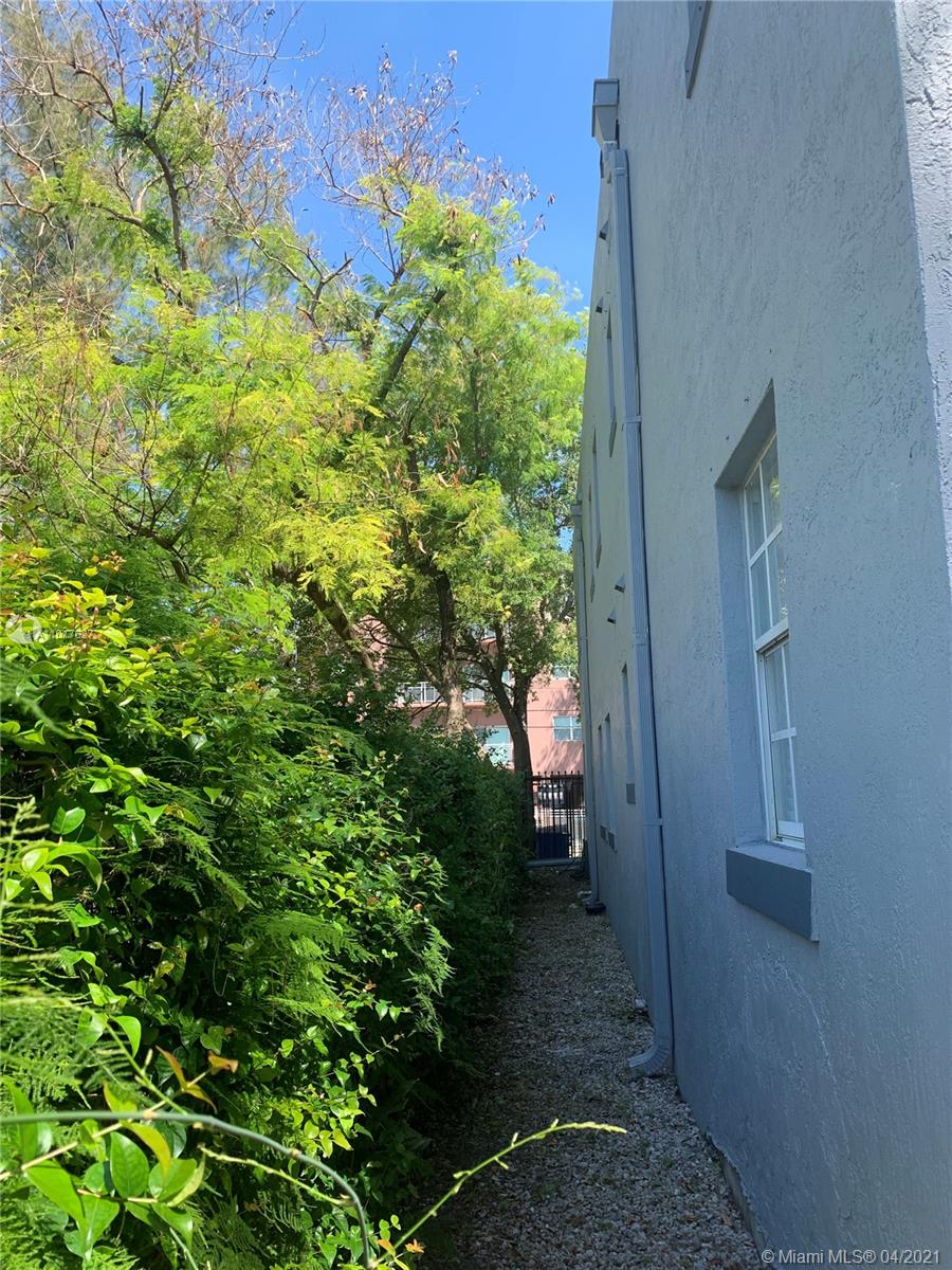 See details / 4600 sq. ft. $ 2021-03-23 0 Photo