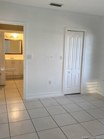 See details / 2333 sq. ft. $ 2021-03-24 0 Photo