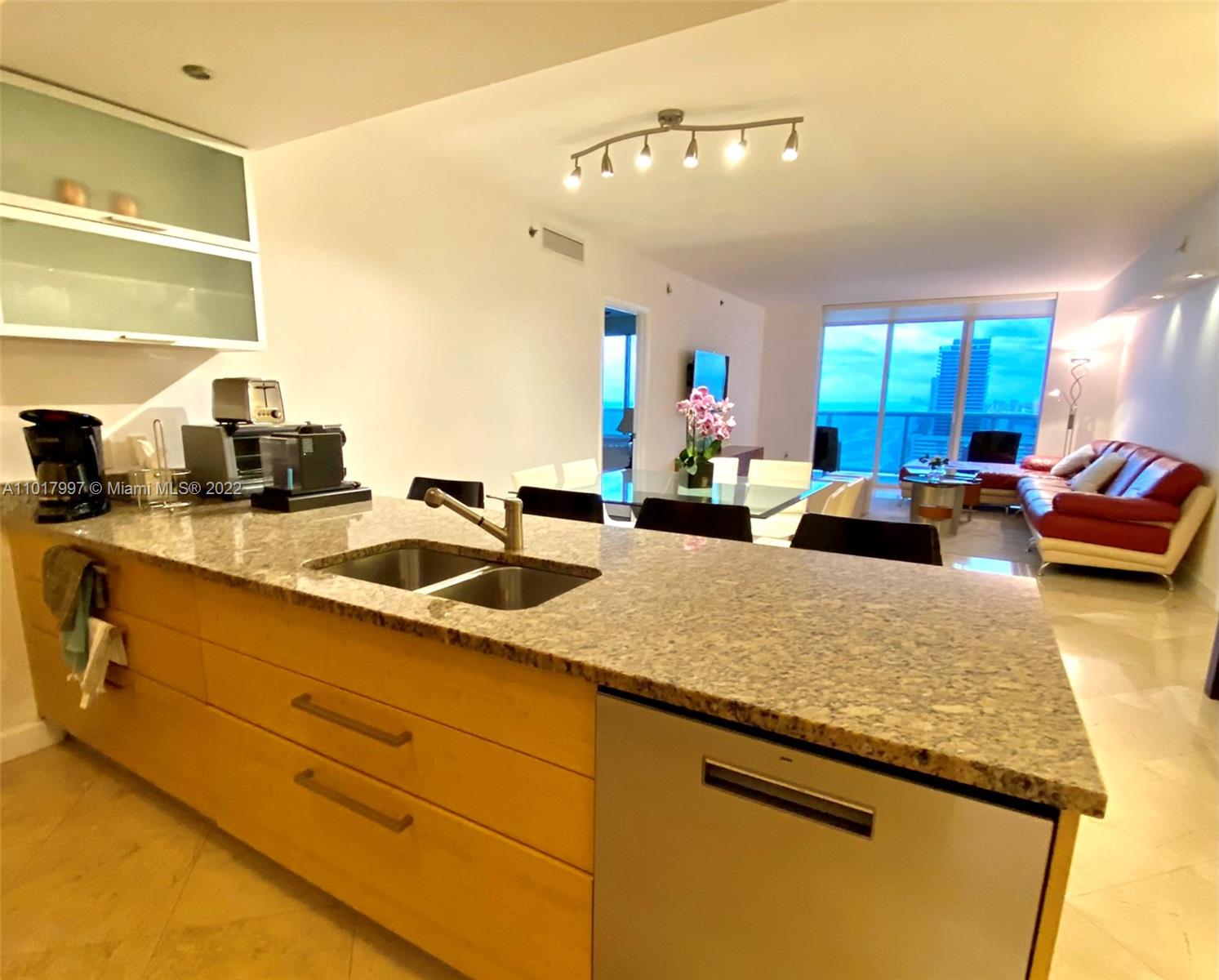 Ver detalles 3303 2 / 3 1733 sq. ft. $ 2021-03-24 0 foto