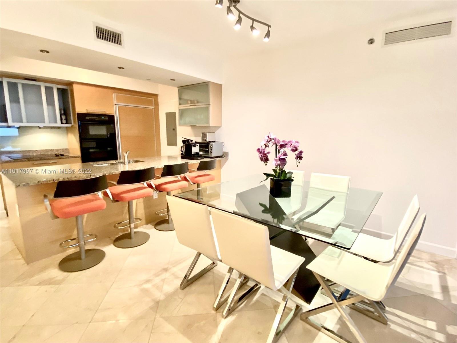 Ver detalles 3303 2 / 3 1733 sq. ft. $ 2021-03-24 0 foto