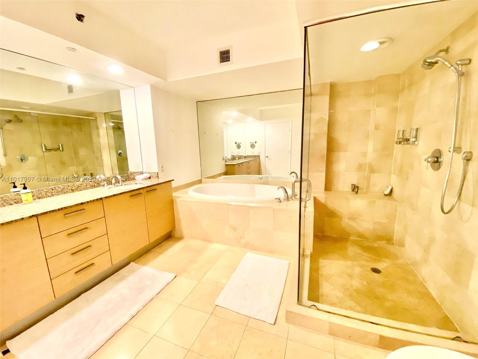 Ver detalles 3303 2 / 3 1733 sq. ft. $ 2021-03-24 0 foto