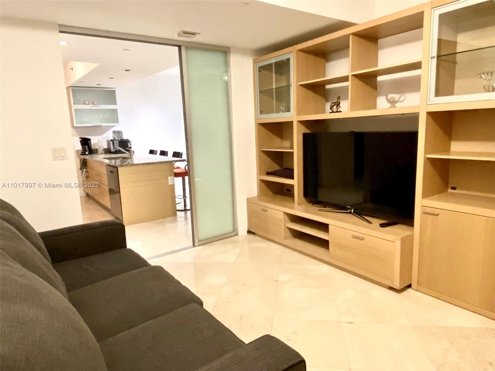 Ver detalles 3303 3 / 3 1733 sq. ft. $ 2021-08-20 0 foto