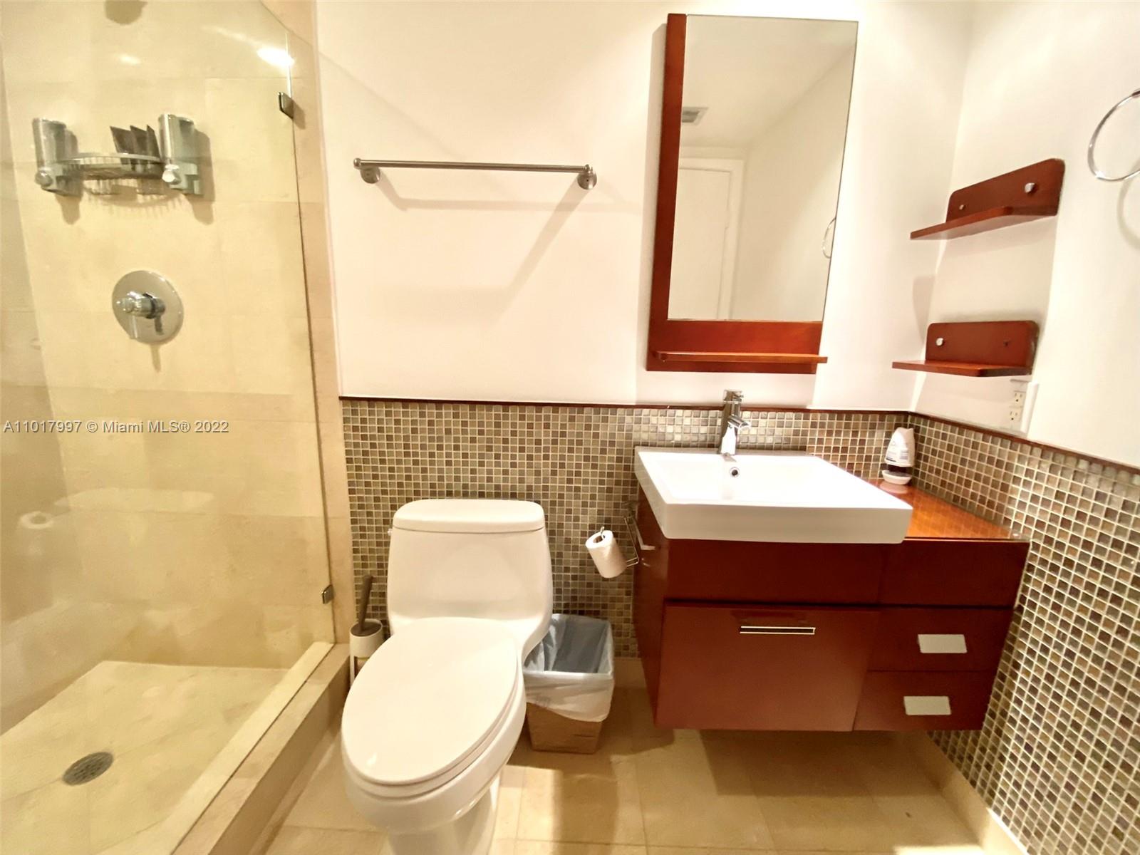 Ver detalles 3303 3 / 3 1733 sq. ft. $ 2021-08-20 0 foto