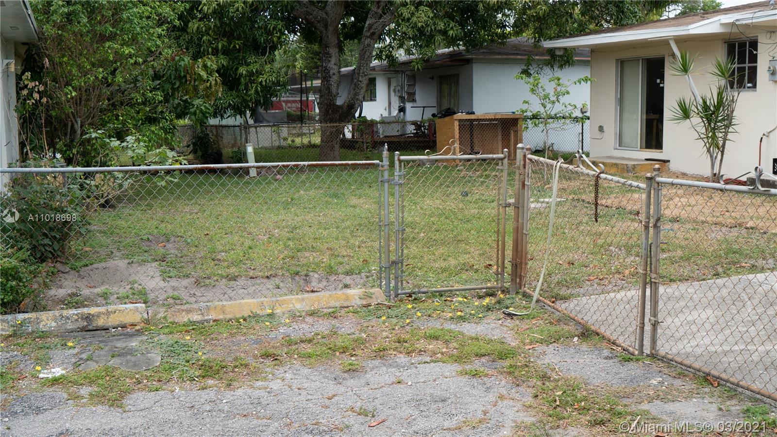 See details / 8709 sq. ft. $ 2021-03-25 0 Photo