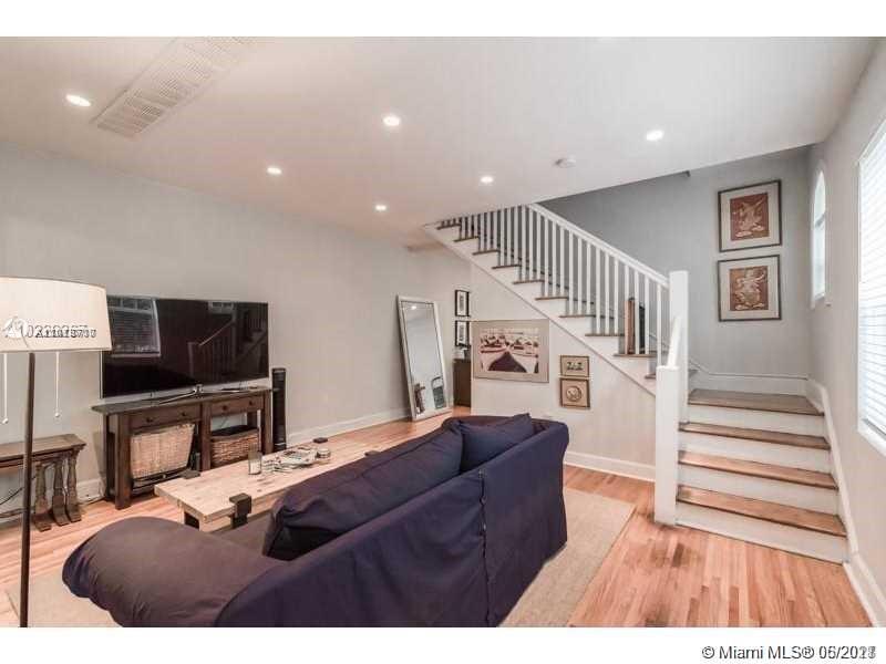 See details / 4726 sq. ft. $ 2021-04-02 0 Photo