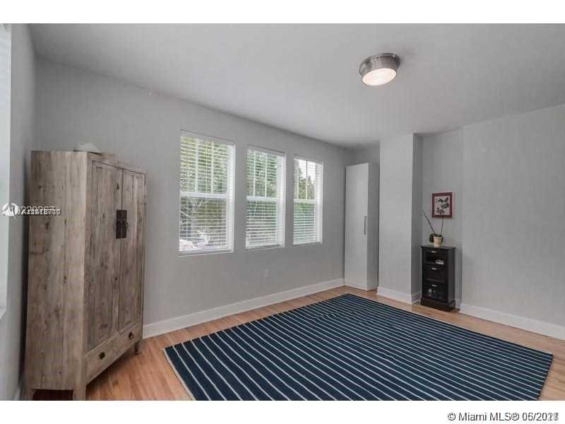 See details / 4726 sq. ft. $ 2021-04-02 0 Photo